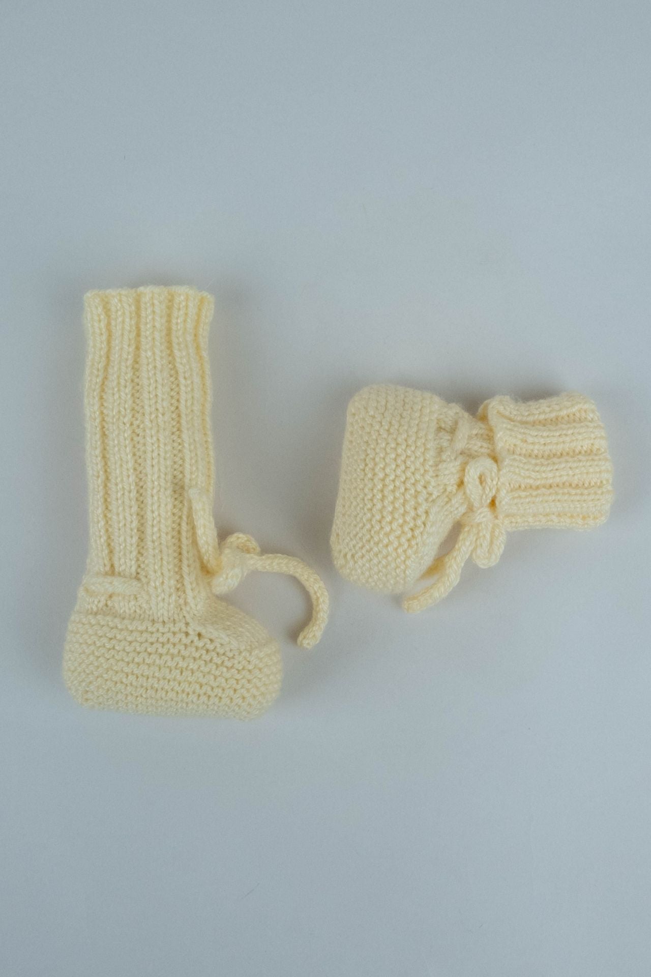 Totzee; Bağcıklı Patik Çorap Bal Köpüğü; Laced Baby Socks Booties Golden Beige