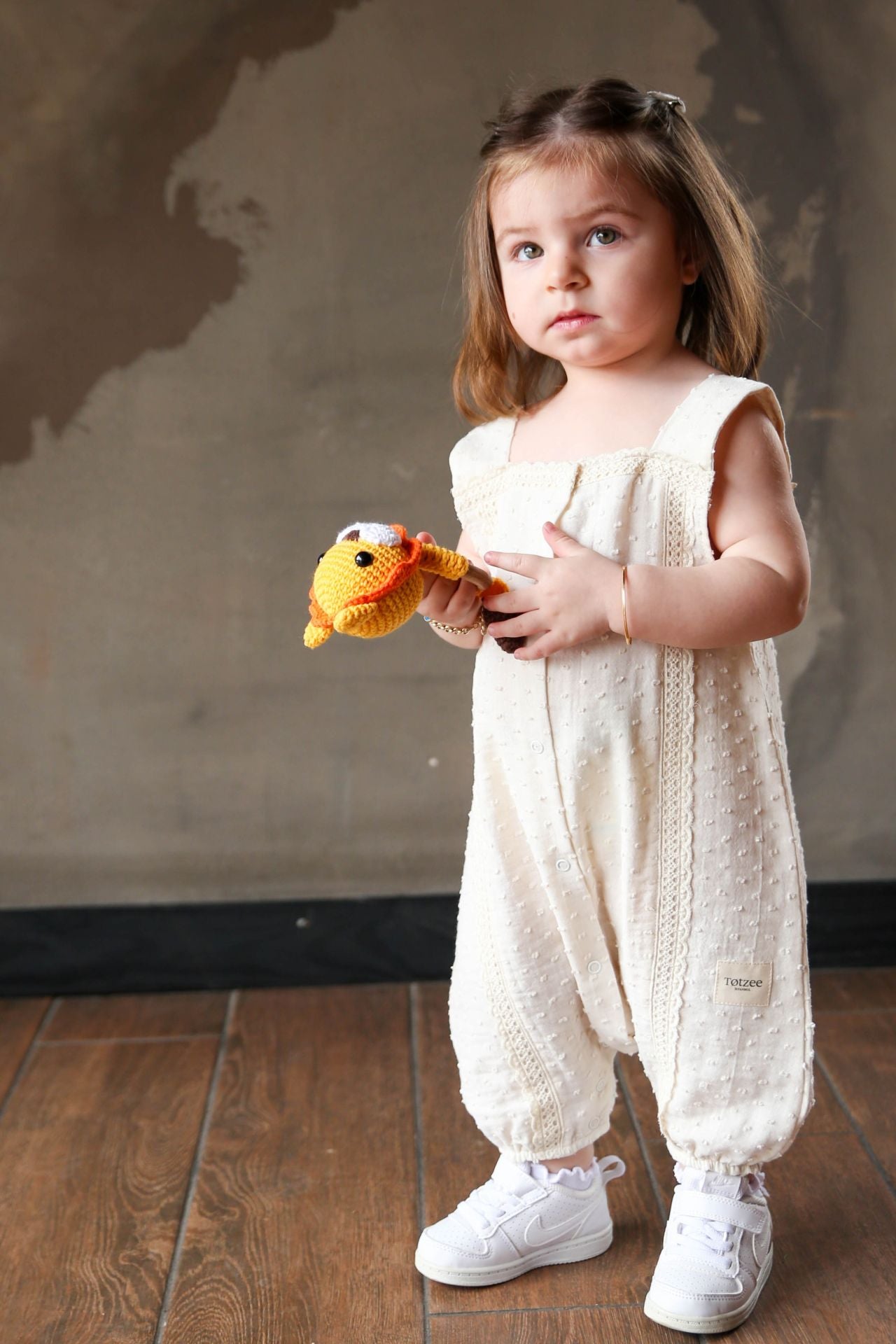 Totzee; Müslin Dantel Detaylı Mini PonPon Tulum Deniz Kabuğu; Muslin Lace Detailed Mini Pom Pom Romper Seashell