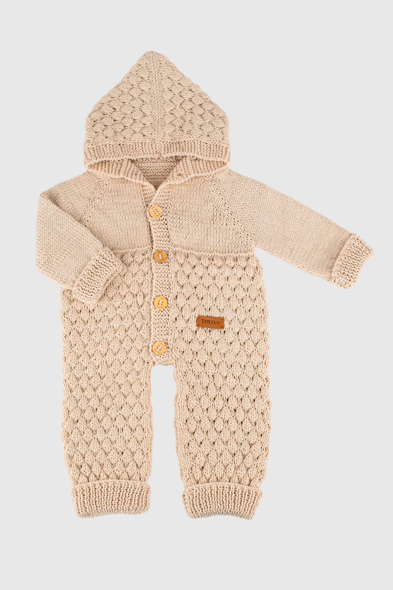Totzee; Organik El Örgüsü Kapüşonlu Önden Düğmeli Tulum Antik Bej; Organic Hand-Knitted Hooded Front-Buttoned Romper Antique Beige