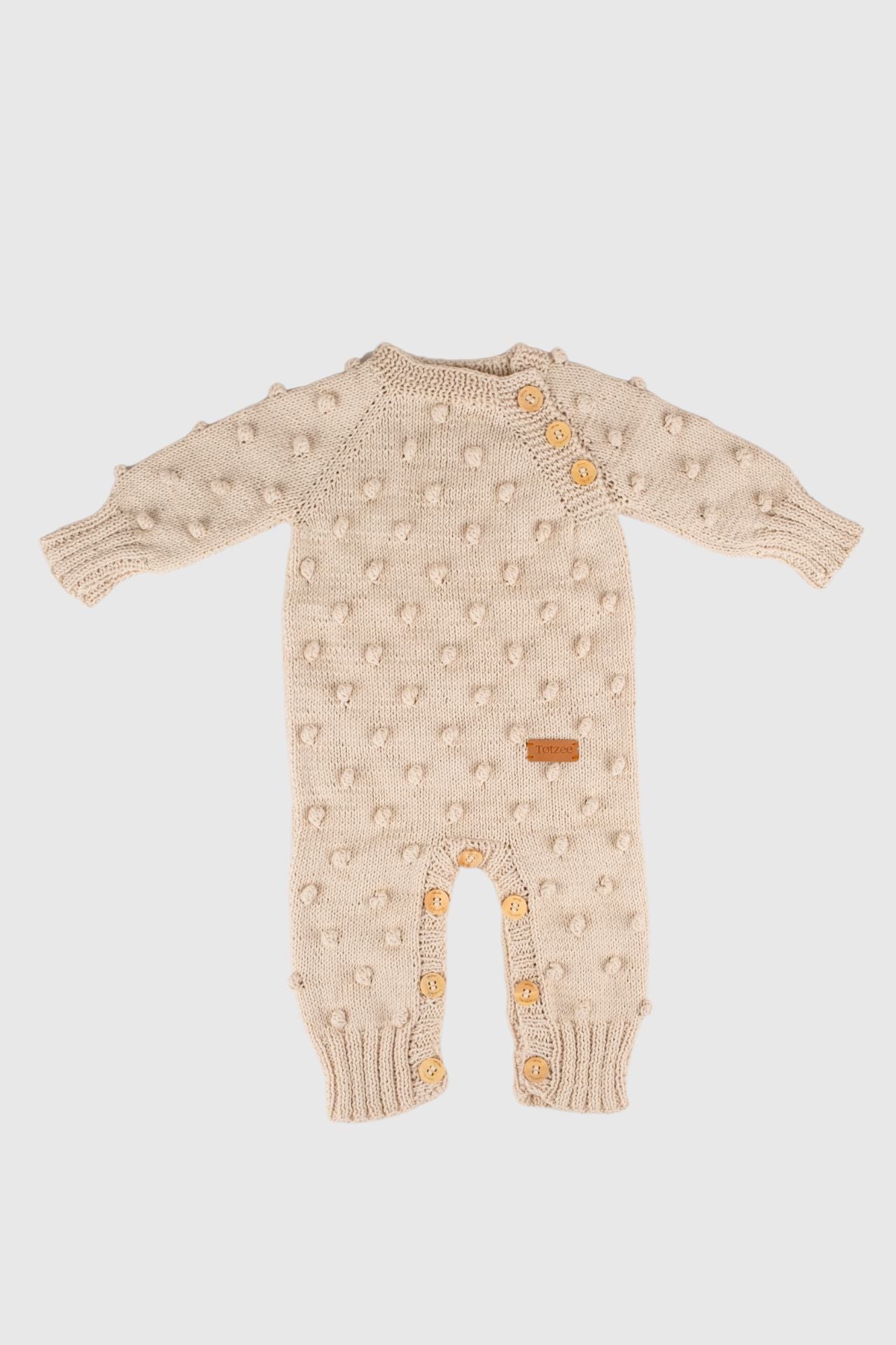 Totzee; Organik El Örgüsü Omuzdan Düğmeli Tulum Antik Beji; Organic Hand-Knitted Shoulder-Buttoned Romper Antique Beige