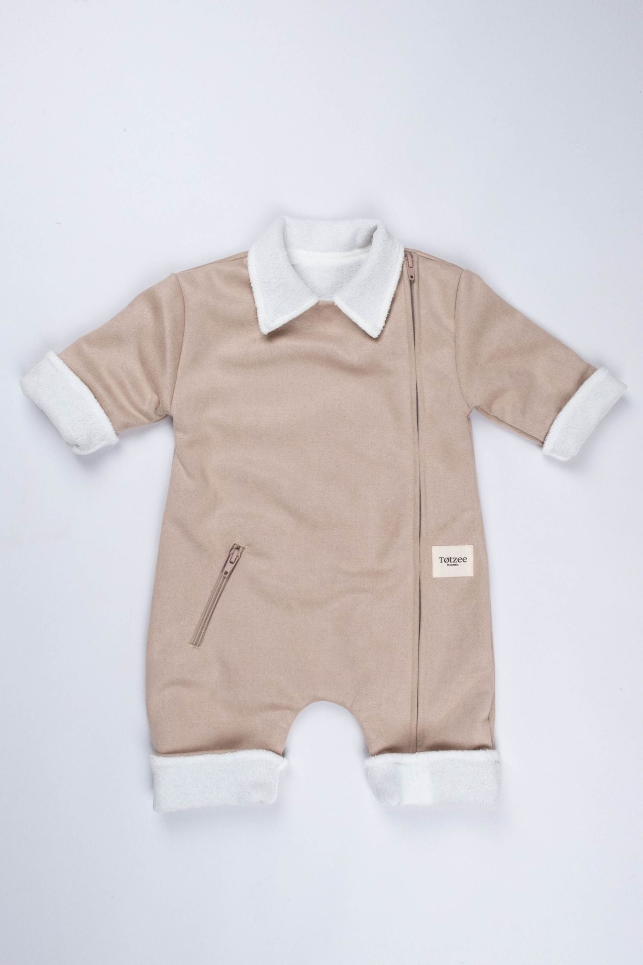 Totzee; Scuba Süet Önden Fermuarlı Tulum Latte; Scuba Suede Front Zippered Romper Latte