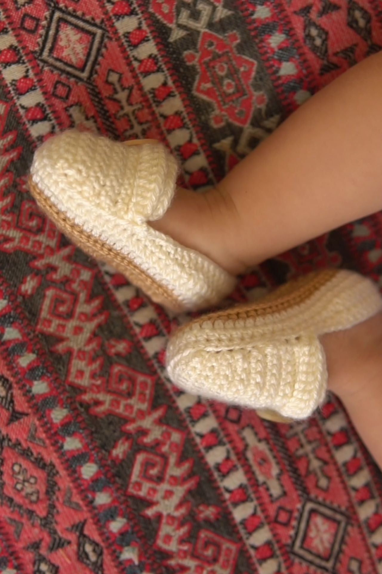 Totzee; Yandan Düğmeli Patik Ekru & Açık Kahve; Side Buttoned Yarn Booties Ecru & Light Brown