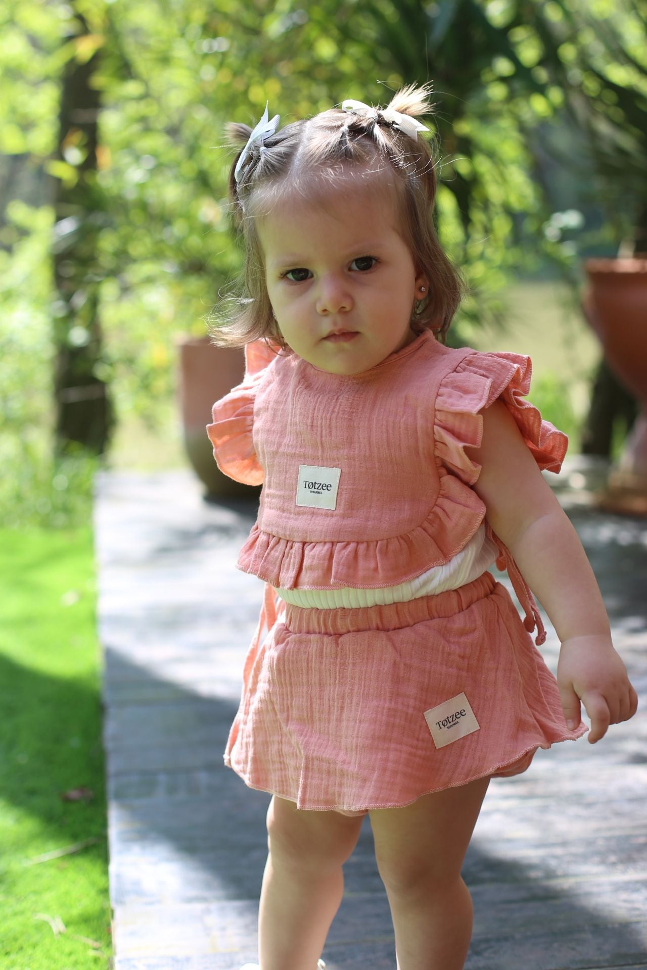 Totzee; Müslin Fırfırlı Mama Önlüğü Mercan; Muslin Ruffled Bibs Coraline