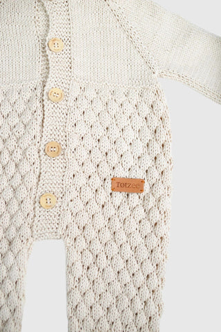 Totzee; Organik El Örgüsü Kapüşonlu Önden Düğmeli Tulum Antik Bej; Organic Hand-Knitted Hooded Front-Buttoned Romper Antique Beige