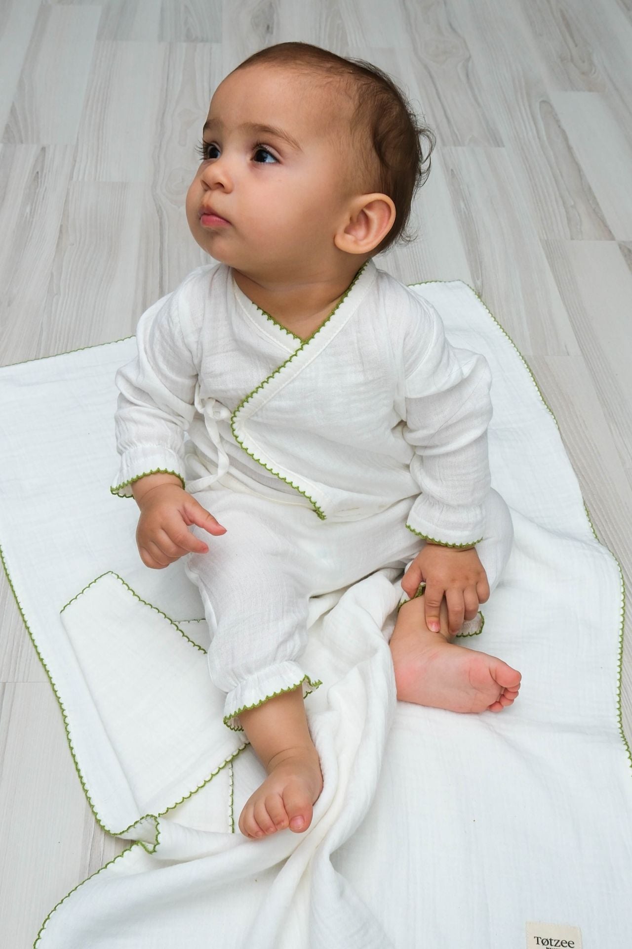 Totzee; Müslin Yenidoğan Yeşil Kroşeta Detaylı Üst; Muslin Newborn Green Crochet Detail Top