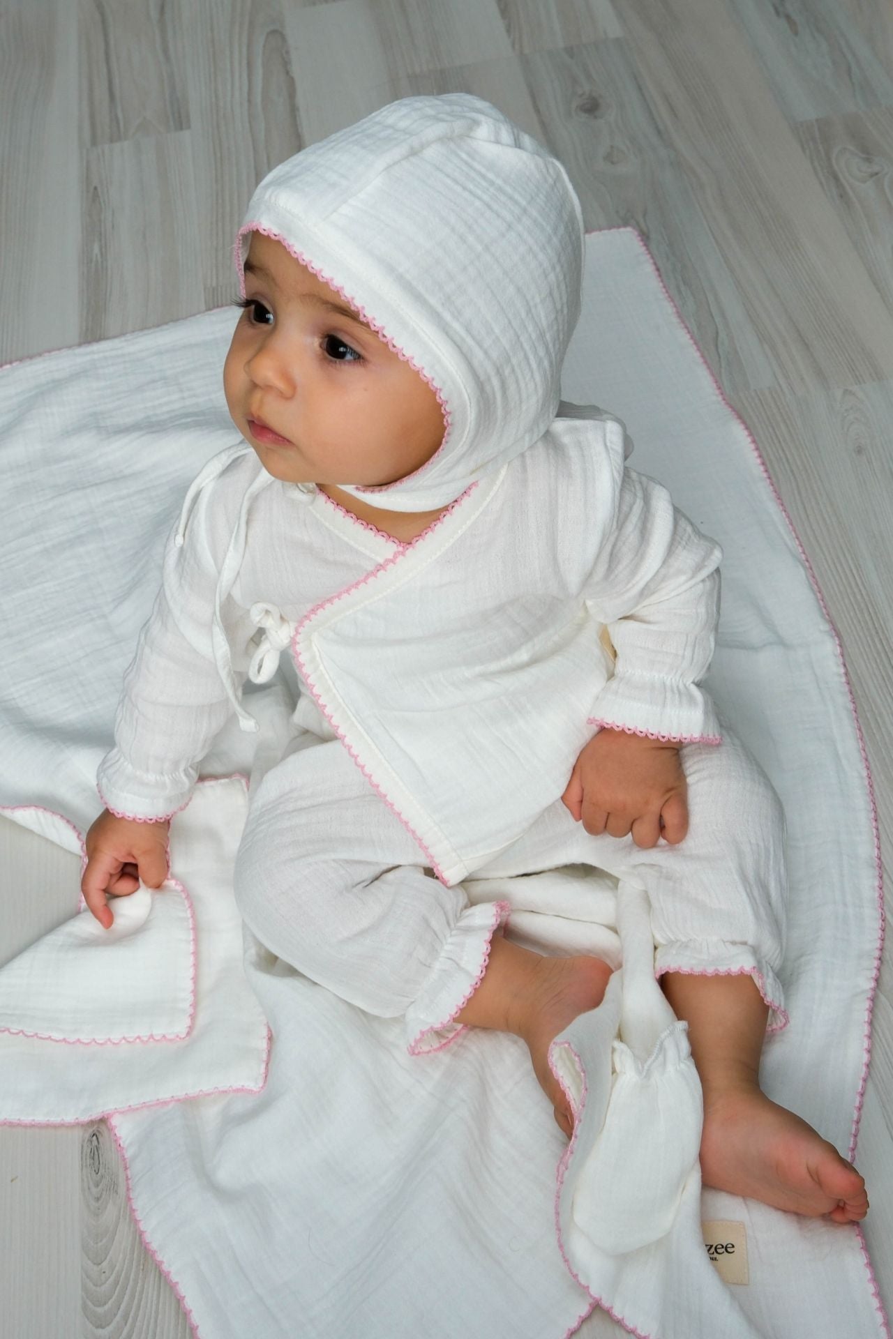 Totzee; Müslin Yenidoğan Pembe Kroşeta Detaylı Üst Ekru; Muslin Newborn Pink Crochet Detail Top