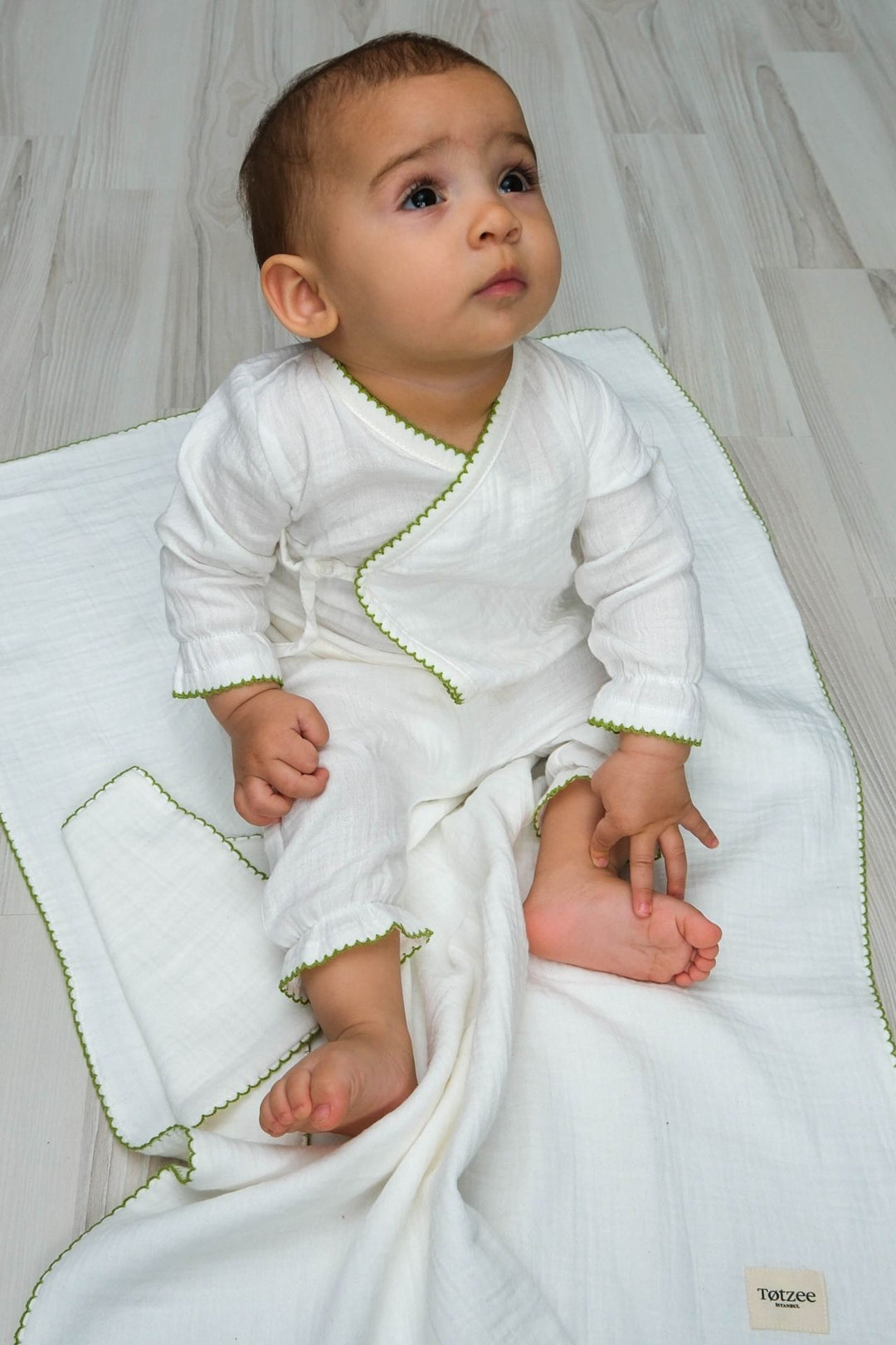 Totzee; Müslin Yenidoğan Yeşil Kroşeta Detaylı Pantolon Ekru; Newborn Muslin Green Crochet Detail Trousers