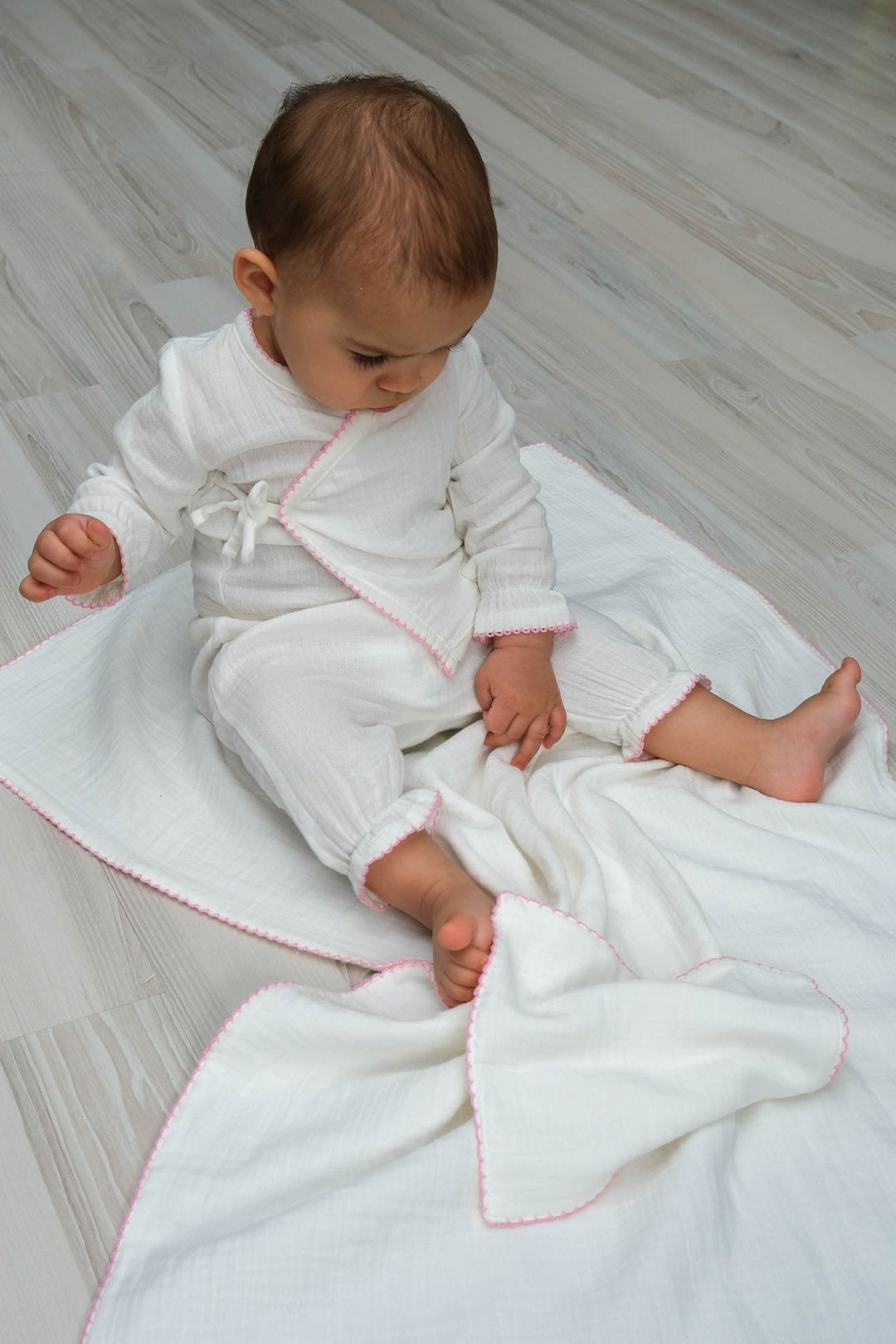 Totzee; Müslin Yenidoğan Pembe Kroşeta Detaylı Pantolon Ekru; Newborn Muslin Pink Crochet Detail Trousers