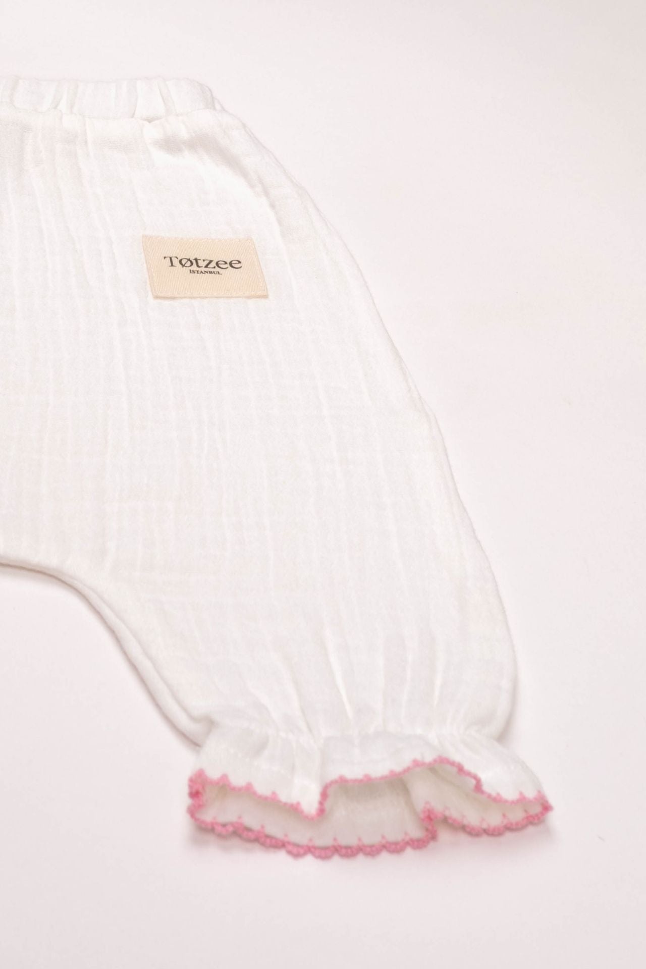Totzee; Müslin Yenidoğan Pembe Kroşeta Detaylı Pantolon Ekru; Newborn Muslin Pink Crochet Detail Trousers